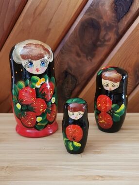 Vintage Russian Nesting Dolls Set of 3 – Hand Painted Matryoshka Figures